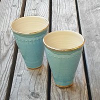 Punktebecher Hellblau-Gold, Becher, Kaffeebecher, Wasserglas, Handgemacht von KeramiKascha