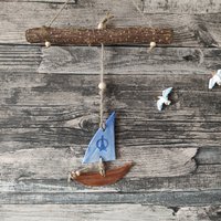 Boot Segelboot Wanddekoration Keramik Handgetöpfert Wandhänger Maritim Meer See Strand Fisch Weihnachtsgeschenk Holz Wandschmuck Dekoration von KeramikArtAnnett