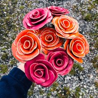 Rosen 8 Stück Keramikblüte Himbeerfarbe/ Orange Rose von KeramikBottke