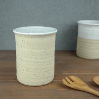 Besteckständer Aus Keramik, Weiße Glasur Mit Spots, Handmade, Utensilienhalter, Handgemacht, Besteckhalter, Für Kochbesteck Und Kochlöffel von KeramikHuebsch