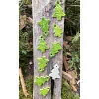 Gemusterter Keramikanhänger Baum, Hellgrün Gemusterter Keramikanhänger Baum, Hellgrün von Keramikkunst