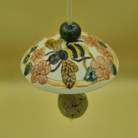 Meisenknödelhalter Biene - Frostfest von Keramikstuebchen