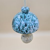 Meisenknödelhalter Blau Metallic Gespenkelt - Frostfest von Keramikstuebchen