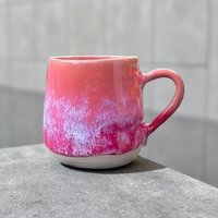 Tasse Rosa-Rot Mit Wasserfalleffekt von Keramikwolke
