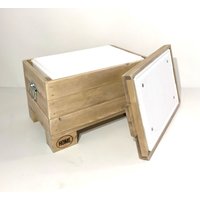 Palettenmöbel, Kühlbox in Palettenoptik Vegan Und in Handarbeit Gebeizt Hergestellt von KerbholzGmbHCoKG