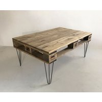 Palettenmöbel, Moderner Tisch in Palettenoptik Vintage Gebeizt Und Handarbeit Hergestellt von KerbholzGmbHCoKG