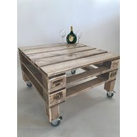Palettenmöbel, Tisch in Palettenoptik Vintage Gebeizt Und Handarbeit Hergestellt von KerbholzGmbHCoKG