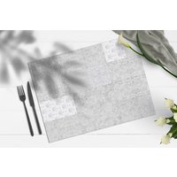 Schäbige Patch Grau Floral Vintage Hitzebeständige Gedruckt Tischmatte Läufer Tischplatte Geschirr Essen Serviertisch Einstellung Schäbige Patch Grau Floral Vintage Hitzebeständige Gedruckt Tischmatte Läufer Tischplatte Geschirr Essen Serviertisch Einstellung von KerenDenisCom