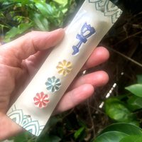 Handgefertigte Ton Schatulle Mit Schaddai Blumen von KerenOrHandmade