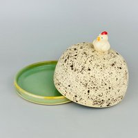 Handgemachte Keramik Butterdose Gesprenkelt Weiß Grün Huhn Deckel Usa Made Niedliche Küche Geschenk Handgemachte Keramik Butterdose Gesprenkelt Weiß Grün Huhn Deckel Usa Made Niedliche Küche Geschenk von KeriClementine