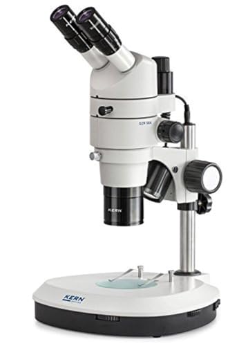 Stereo-Zoom Mikroskop [Kern OZR 564] Das kontrastreiche Parallele für den professionellen Anwender, Tubus: Trinokular, Okular: HWF 10x Ø22 mm, Sehfeld: Ø27,5 - 4,4 mm, Objektiv: 0,8x - 5x, Ständer: Säule, Beleuchtung: 3W LED (Auflicht); 3W LED (Durchlicht) von Kern