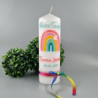 Taufkerze Klara Regenbogen Rosa Und Taube Mit Juteband Schleifenband von KerzenExpress