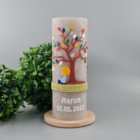 Taufkerze Nilas Lebensbaum Rustik Mit Kleinem Jungen/ Mädchen Und Taube Inkl. Name/Datum/Anlass von KerzenExpress