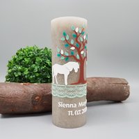 Taufkerze Tilda Weiss Rustik Lebensbaum Pferd Pastellgrün/ Türkis von KerzenExpress