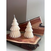 Handgegossene Tannenbaum-Kerzen Auf Wacholderholz - Einzigartige Weihnachtsdekoration Handgegossene Tannenbaum-Kerzen Auf Wacholderholz - Einzigartige Weihnachtsdekoration von KerzendesignbyE