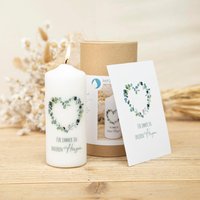 Gedenkkerze "Für Immer in Unseren Herzen" - Inkl. Grußkarte + Geschenkbox von Kerzenonkel