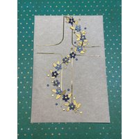 Wachs-Blüten Blätter Ranke Mit Kreuz Gold Glänzend, Rosé 15cm Wachs-Blüten Blätter Ranke Mit Kreuz Gold Glänzend, Rosé 15cm von KerzenzauberShop