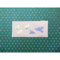 Wachs-Taube Hellblau 2, 5cm Links Schauend Und Mini 1, 5cm Rechts Zweige Hellgrün Perlmutt Wachs-Taube Hellblau 2, 5cm Links Schauend Und Mini 1, 5cm Rechts Zweige Hellgrün Perlmutt von KerzenzauberShop