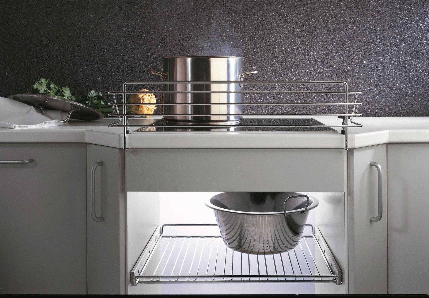 Kesseböhmer Küchenregal Kesseböhmer Kindersicherung chrom 680 mm Kesseböhmer Küchenregal Kesseböhmer Kindersicherung chrom 680 mm von Kesseböhmer