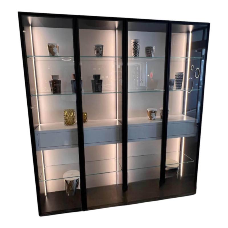 Doppel-Vitrine Vita Türen Glas Rahmen Aluminium Lack Außen Schwarz Rückwand MDF ... von Kettnaker