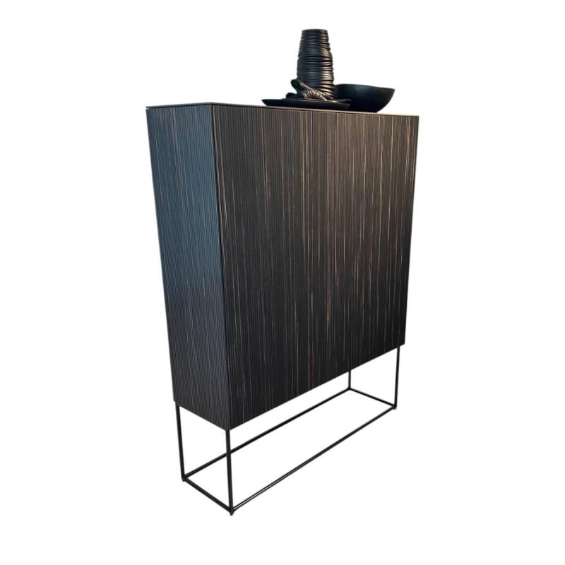 Highboard Soma Front Relief Maron Braun Korpus Lack Schwarz Abdeckplatte Fenix S... Highboard Soma Front Relief Maron Braun Korpus Lack Schwarz Abdeckplatte Fenix S... von Kettnaker