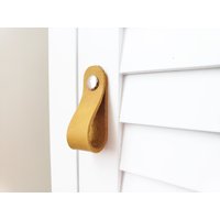 Gelbe Leder Schublade Zieht Ledergriffe Kommode Lederknöpfe Genderneutral Kinderzimmer Dekor Hardware Türschrank Griffe - Sunshine von KeyWayHardware