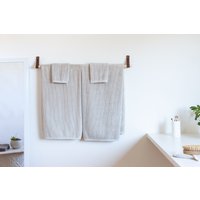 Hängende Handtuchhalter Leder & Holz Halter Wand Montiert Rack Für Badetücher Handtücher Einfache Messing Badezimmer Befestigung Bauernhaus von Keyaiira