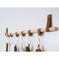 Hängendes Aufbewahrungsregal Handtuchhalter Kit Wand Schiene Für Töpfe Pfannen Becher Handtücher Utensilien Kaffeetassen Tassen Lederband & Dübel von Keyaiira