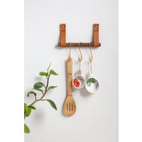 Hängendes Aufbewahrungsset Küche Topf Rack Stange Haken Für Becher Küchenutensilien Schiene Organizer Leder & Messing Handtuchhalter Minimalist Dekor von Keyaiira