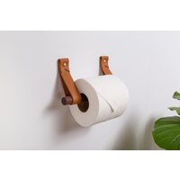 Leder Toilettenpapierhalter Kit Mit Holzdübel Walnuss Oder Birke Einfacher Klorollenhalter Minimalist Lederband Haken Rustikales Badezimmer Dekor von Keyaiira