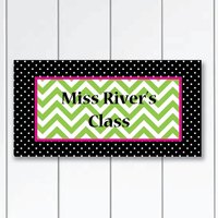 Angebote Personalisierte Dieser Woche Lehrer Türschild - Chevron Thema Schwarz Mit Kleinen Weißen Punkten von KidODesignStudio