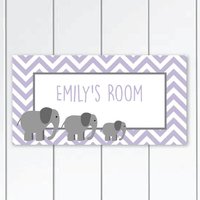 Elefant-Schlafzimmer-Dekor-Elefant-Chevron-Muster-Türschild - Lila Und Grau Personalisierte Name Elefant-Schlafzimmer-Dekor-Elefant-Chevron-Muster-Türschild - Lila Und Grau Personalisierte Name von KidODesignStudio