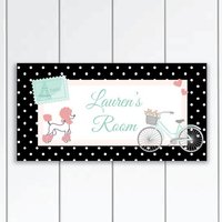 Paris Unter Dem Motto Tür Zeichen-Eiffelturm Mit Polka Dots Auf Der Rückseite Und Weiß-Baby Mädchen Kinderzimmer von KidODesignStudio