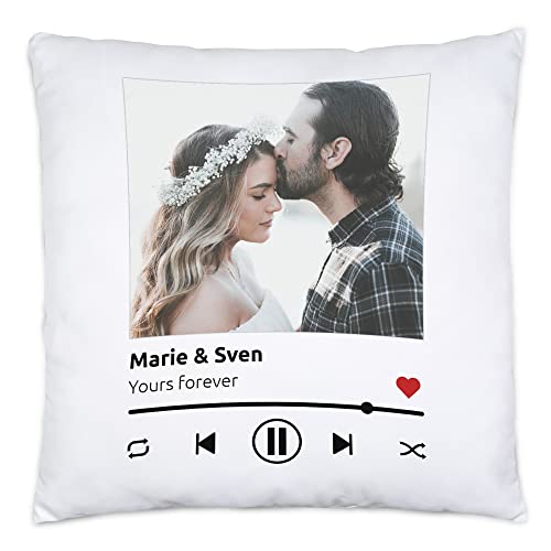 Kiddle-Design Song Cover Kissen inkl. Füllung Foto Playlist Musikbild Personalisiertes Geschenk mit Bild im Spotify Musik Cover Design Fotogeschenke Kiddle-Design Song Cover Kissen inkl. Füllung Foto Playlist Musikbild Personalisiertes Geschenk mit Bild im Spotify Musik Cover Design Fotogeschenke von Kiddle-Design