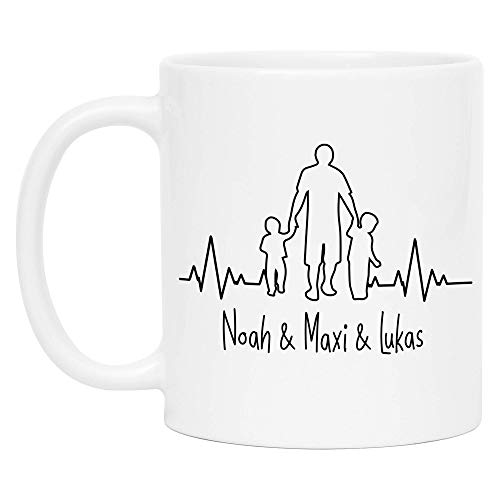 Kiddle-Design Tasse Vater und Söhne Herzschlag Personalisiert mit Namen von Papa & Sohn Vatertag Geschenk-Idee Familie Jungs Kinder Papa (Vater & 2 Söhne, Keramik) von Kiddle-Design