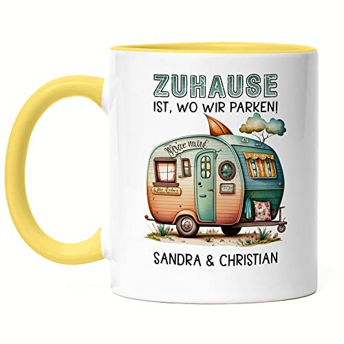 Kiddle-Design Zuhause ist wo wir Parken personalisierte Tasse Gelb mit Wunschnamen Campingbecher Camper Pärchen Geschenk von Kiddle-Design