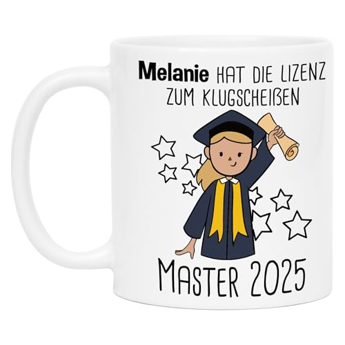 Master 2025 Tasse Geschenk Personalisiert mit Name und Jahr Frau Lizenz zum Klugscheißen Master-Absolvent Kaffeetasse von Kiddle-Design