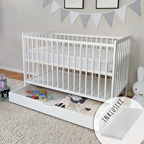 Kids Collective Babybett mit Matratze und Schublade Kinderbett Gitterbett 60x120 cm höhenverstellbar & herausnehmbare Sprossen | Weiss sehr stabil Made in Europe von Kids Collective