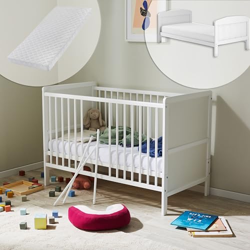 Babybett mitwachsend mit Matratze Kinderbett Gitterbett Beistellbett 60x120 Rausfallschutz Baby Kleinkind Kinder Bett komplett Set höhenverstellbar & herausnehmbare Sprossen Holz in weiß von Kids Collective