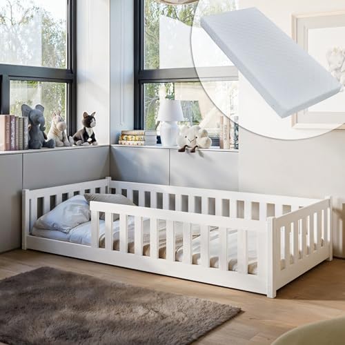 Kinderbett Bodenbett 90x200 cm Bett mit Matratze, Rausfallschutz & Lattenrost Montessori Bett Bed Gitterbett Kinder Jugendbett Einzelbett komplett Set | weiß Kiefer Holz massiv Junge Mädchen von Kids Collective