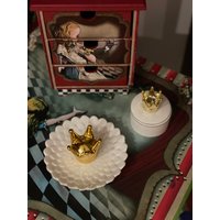 Alice Im Wunderland Keramik Krone, Geschenk, Dekor, Schmuckschatulle, Ring Box, Ornament von KidsArtConcept