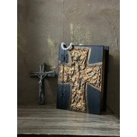 Vintage Holzkiste Mit Christlichem Kreuz, Einweihungsgeschenk, Erinnerungsbox, Schmuckschatulle, Kruzifixbox, Geschenk Für Ihn von KidsArtConcept