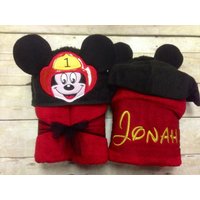 Micky Maus Feuerwehrmann Kapuzenhandtuch/3D Clubhaus Mausohren Kostüm Micky Maus Feuerwehrmann Kapuzenhandtuch/3D Clubhaus Mausohren Kostüm von KidsKuteKreations