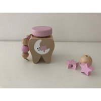 Zahndose, Lockendose , Motiv „Mond Und Stern", Holz, Aufbewahrung, Kinder, Erinnerungen, Babys, Personalisiert, Geschenk Zahndose, Lockendose , Motiv „Mond Und Stern", Holz, Aufbewahrung, Kinder, Erinnerungen, Babys, Personalisiert, Geschenk von KidsStorebyNiMa
