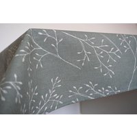 Blumen Tischdecke Und Tischläufer - Olivgrün Mit Zweigen Passend Zu Feiertage Wie Ostern Weihnachten von KieuFashionArt
