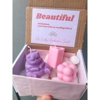 Katzenliebhaber Geschenkbox | Geschenk Katzenkerze| Pasteltone Kerze|Kerzen-Geschenk-Set| Kombipreis| Für Freunde| Familie| Wohndekor Katzenliebhaber Geschenkbox | Geschenk Katzenkerze| Pasteltone Kerze|Kerzen-Geschenk-Set| Kombipreis| Für Freunde| Familie| Wohndekor von KikiCandlesca