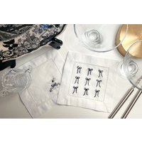 Handgestickte Schleife Und Martini-Cocktail-Servietten Im 4Er-Set von KikiEhrichDesigns