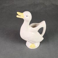Weißer Entenkrug Im Untersetzer - Ausgezeichneter Zustand Altes Geschirr Zoomorpher Krug Saint-Clément-stil von KikideLimoges
