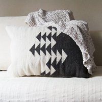Richtungen Handgefertigter Kelim Kissenbezug Boho Kissenhülle Weiß Grau Leinen Bohemian Flach Gewebt Textil 18x14 Nachhaltig von Kiliim