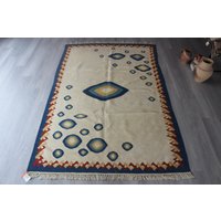 Evil Eye Kelim Teppich, Beige Boho Ethno Handgewebt Teppich/5'x7'6" Füße N-487 von KilimToGo